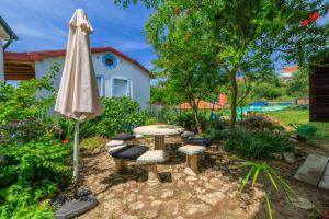 Zahrada ubytování Apartments Jug