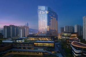 厦门厦门集美喜来登大酒店的夜晚城市中的高楼