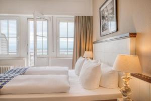 Postel nebo postele na pokoji v ubytování Hotel Strandschlösschen