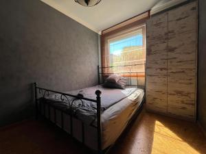 Postel nebo postele na pokoji v ubytování Great Forest Family Apartment