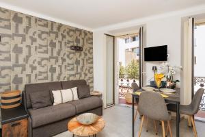 Телевизор и/или развлекательный центр в Duplex Charmant et Central Cannes Forville