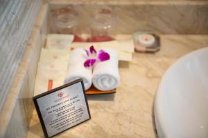 Vannituba majutusasutuses Hanoi E Central Luxury Hotel & Restaurant