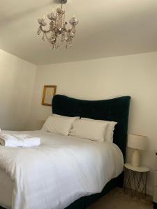 Ένα ή περισσότερα κρεβάτια σε δωμάτιο στο Marina Suite 1 Bed Duplex ER104 +6 φωτογραφίες