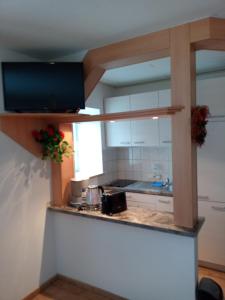 Kuchyň nebo kuchyňský kout v ubytování Ferienwohnung Kuhstall