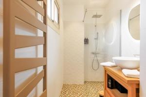 Ванная комната в Duplex Charmant et Central Cannes Forville +8 фотографий