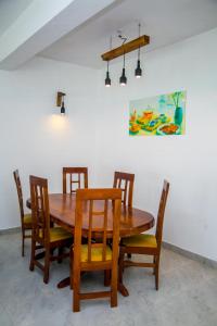 Posezení v ubytování Northwood Homes 4BR - 3 Min Walk to Beach