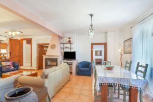 a living room with a couch and a table at Casa Rural La Trastienda in Almonaster la Real