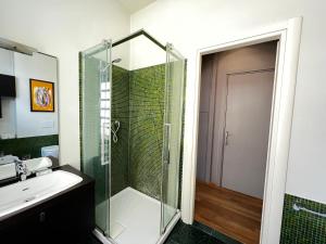 a bathroom with a glass shower and a sink at Mole Antonelliana - Box Auto Gratuito by RD Domus in Turin +17 photos