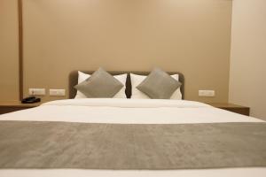 Letto o letti in una camera di A Square Executive Hotel