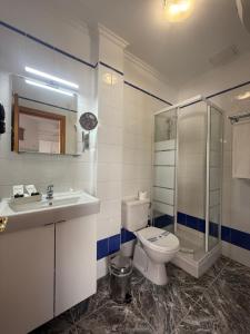 Koupelna v ubytování Apartamentos La Aldea Suites