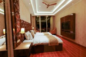 Ένα ή περισσότερα κρεβάτια σε δωμάτιο στο Grand Him Queen AC Room