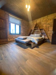 Postel nebo postele na pokoji v ubytování منتجع كفريا السياحي-عجلون Kufraya Resort-Ajloun