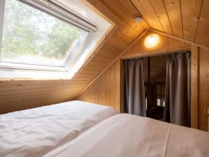 Ένα ή περισσότερα κρεβάτια σε δωμάτιο στο Holiday Home Boslodge by Interhome