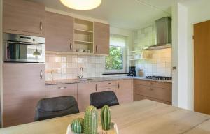 Η κουζίνα ή μικρή κουζίνα στο V-61 Klein Axel