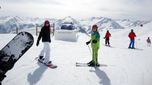 a group of people standing on a ski slope at Skihütte Silberleiten, 8 Personen in Krimml