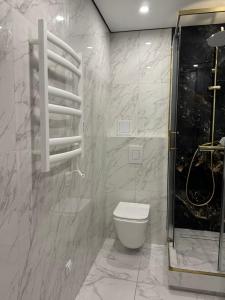 Ένα μπάνιο στο Chornomorsk Apartment
