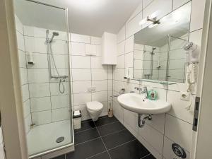 Ένα μπάνιο στο Apartment Justine - Top 9 by Interhome