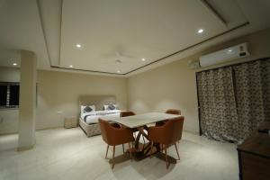 Η κουζίνα ή μικρή κουζίνα στο Vanathara INN