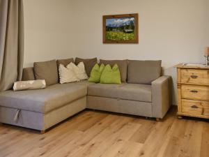 Posezení v ubytování Apartment Glanzern by Interhome