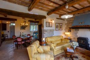 Zona de estar de VILLA APEROLLI 4, Emma Villas 38 fotos más