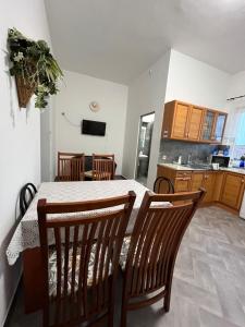 Η κουζίνα ή μικρή κουζίνα στο Tocc Apartman