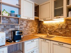 Η κουζίνα ή μικρή κουζίνα στο Apartment Maura by Interhome