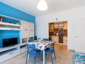 Η κουζίνα ή μικρή κουζίνα στο Apartment Maura by Interhome