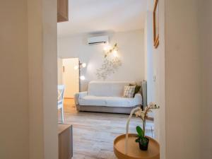 Ένα ή περισσότερα κρεβάτια σε δωμάτιο στο Apartment Deva by Interhome +18 φωτογραφίες