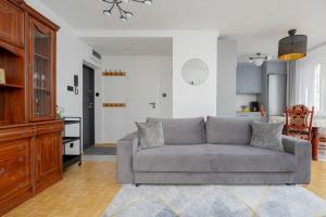Posezení v ubytování Spacious Apartment Close to Warsaw for 5 people by Noclegi Renters