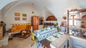 Køkken eller tekøkken på Bellissima Casa&Monolocale del '700 by Rentbeat