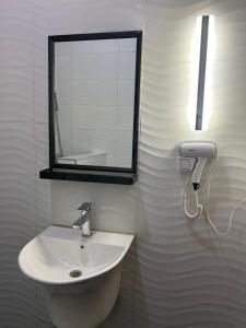 Ein Badezimmer in der Unterkunft REBERO RESORT Ltd