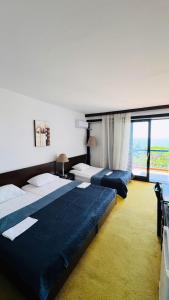 Postel nebo postele na pokoji v ubytování CORPUS A - Hotel Albatros