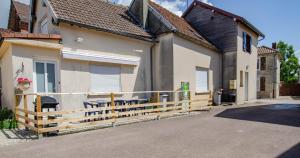 Το κτήριο όπου στεγάζεται  η παραθεριστική κατοικία