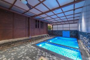 Πισίνα στο ή κοντά στο Nine Oaks