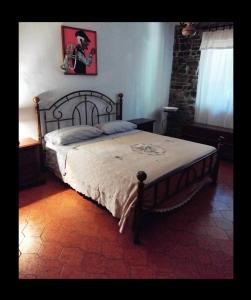 a bedroom with a large bed in a room at b&b da Gianduia in San Piero in Bagno