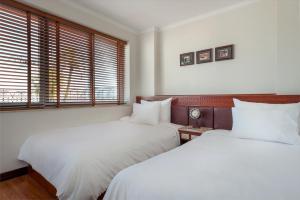 Voodi või voodid majutusasutuse Hanoi E Central Luxury Hotel & Restaurant toas