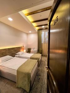 Letto o letti in una camera di RG Boutique Hotel