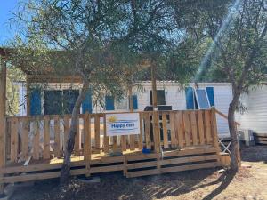 Imagen de la galería de Happy Camp mobile homes in Selema Camping, en Santa Lucia