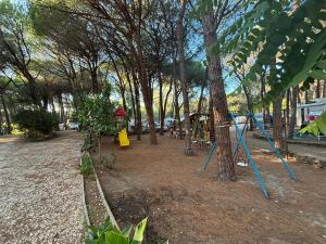 Imagen de la galería de Happy Camp mobile homes in Selema Camping, en Santa Lucia