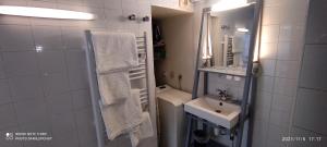 Ένα μπάνιο στο Appartement classé avec parking +29 φωτογραφίες