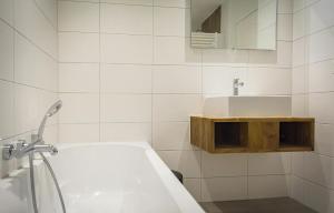Bilik mandi di G-13 Bouwlust +15 gambar