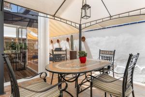 Ruang duduk di Carmina House +22 gambar