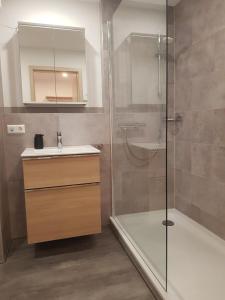 Bilik mandi di möbilierte Wohnung am See +3 gambar