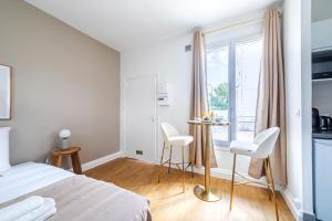 Postel nebo postele na pokoji v ubytování Studio paisible proche Paris 16ème arr - III + 1 fotografie