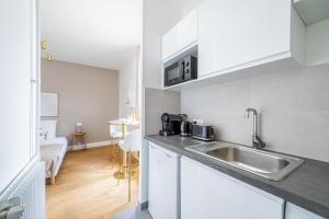 Kuchyň nebo kuchyňský kout v ubytování Studio paisible proche Paris 16ème arr - III