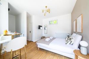 Postel nebo postele na pokoji v ubytování Studio paisible proche Paris 16ème arr - III