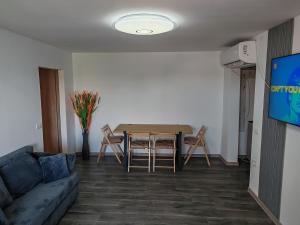 a living room with a couch and a table and chairs at Dani-Mihaela in Jurilovca