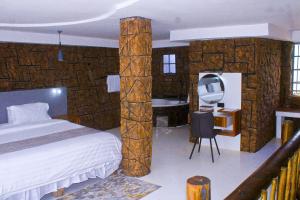 Postel nebo postele na pokoji v ubytování Rustiek Hotel