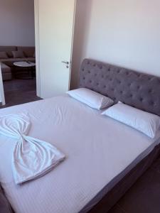 Ένα ή περισσότερα κρεβάτια σε δωμάτιο στο Rana Hedhun Seaside 1