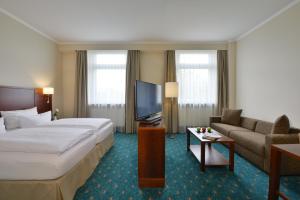 Televiisor ja/või meelelahutuskeskus majutusasutuses Hotel Der Lindenhof
